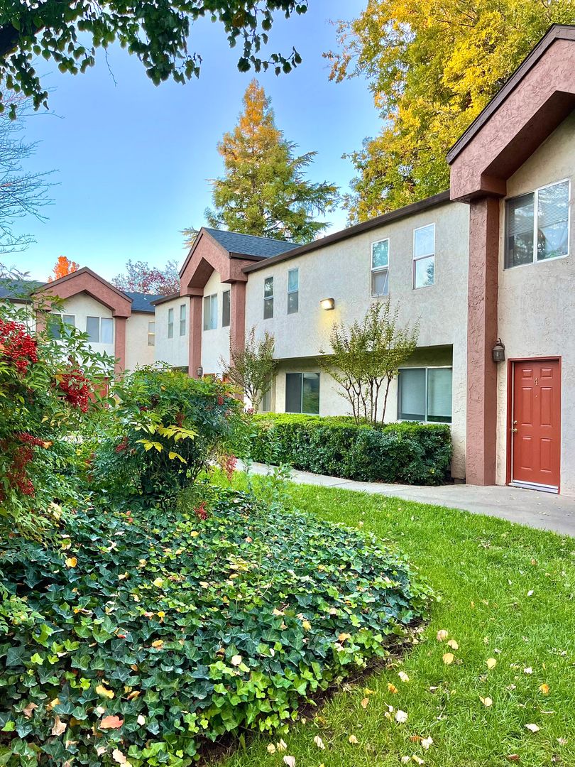 Chico Townhome: 704 W 2nd Ave