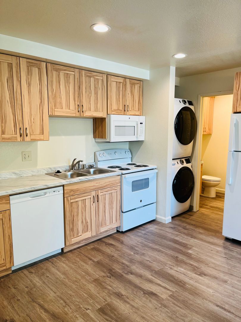 Chico Apartment: 720 W 2nd Ave