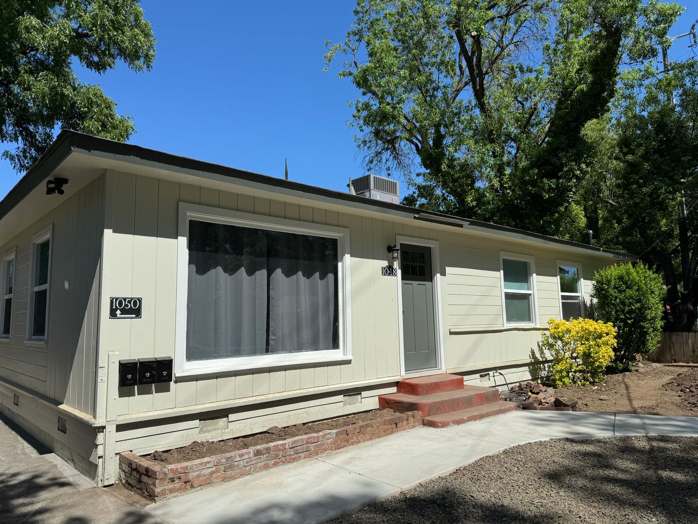 Chico Apartment: 1048 Warner Ave