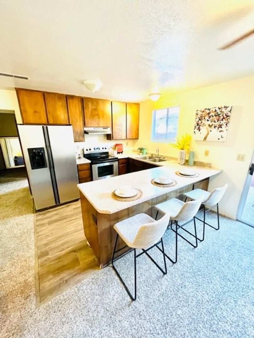 Chico Apartment: 642 W 1st Ave #1-8