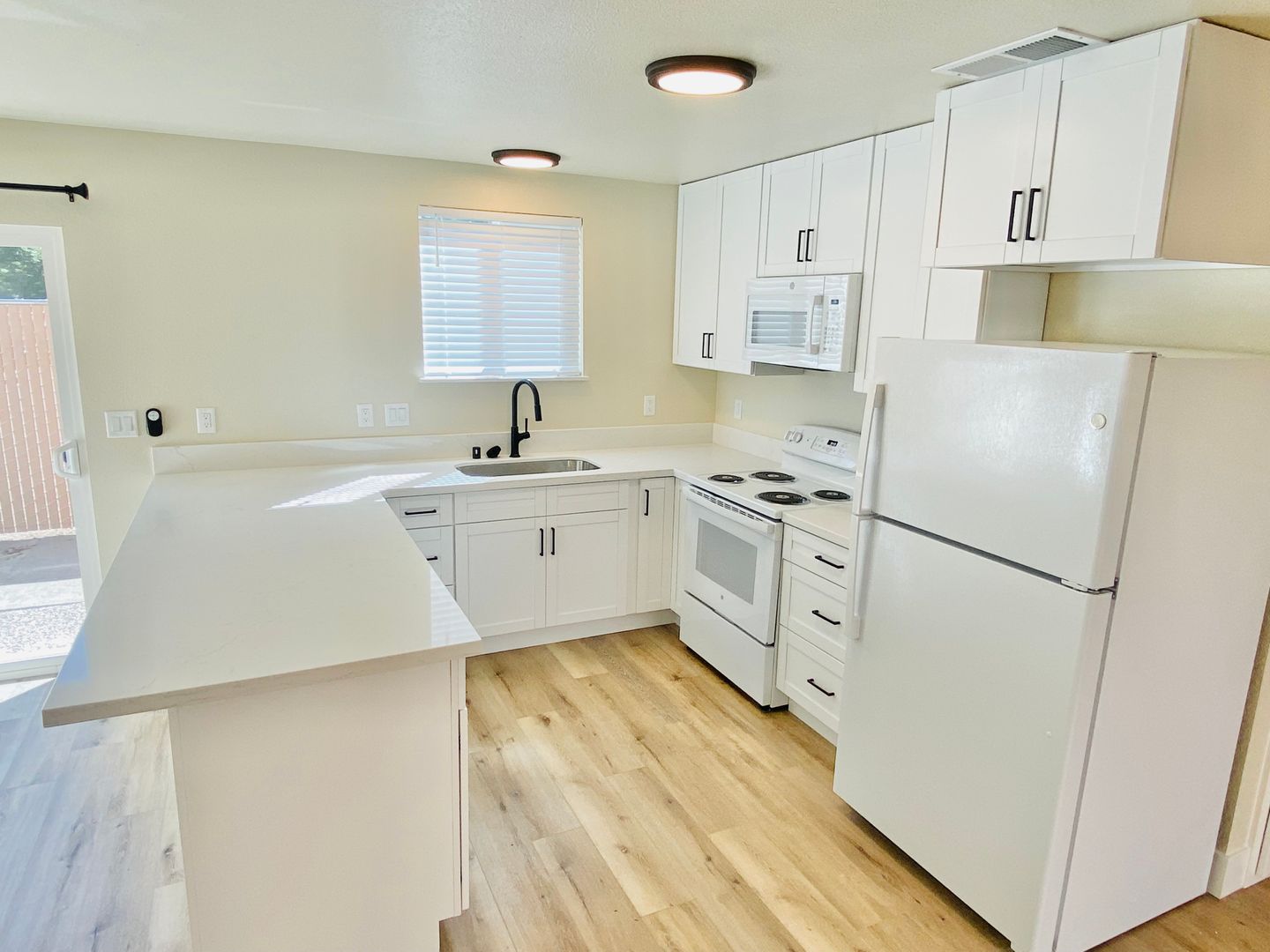 Chico Apartment: 642 W 1st Ave #1-8