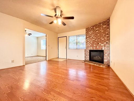 **1/2 Off MOVE IN SPECIAL** 4 Bedroom Townhouse in the Ave's! – photo 1