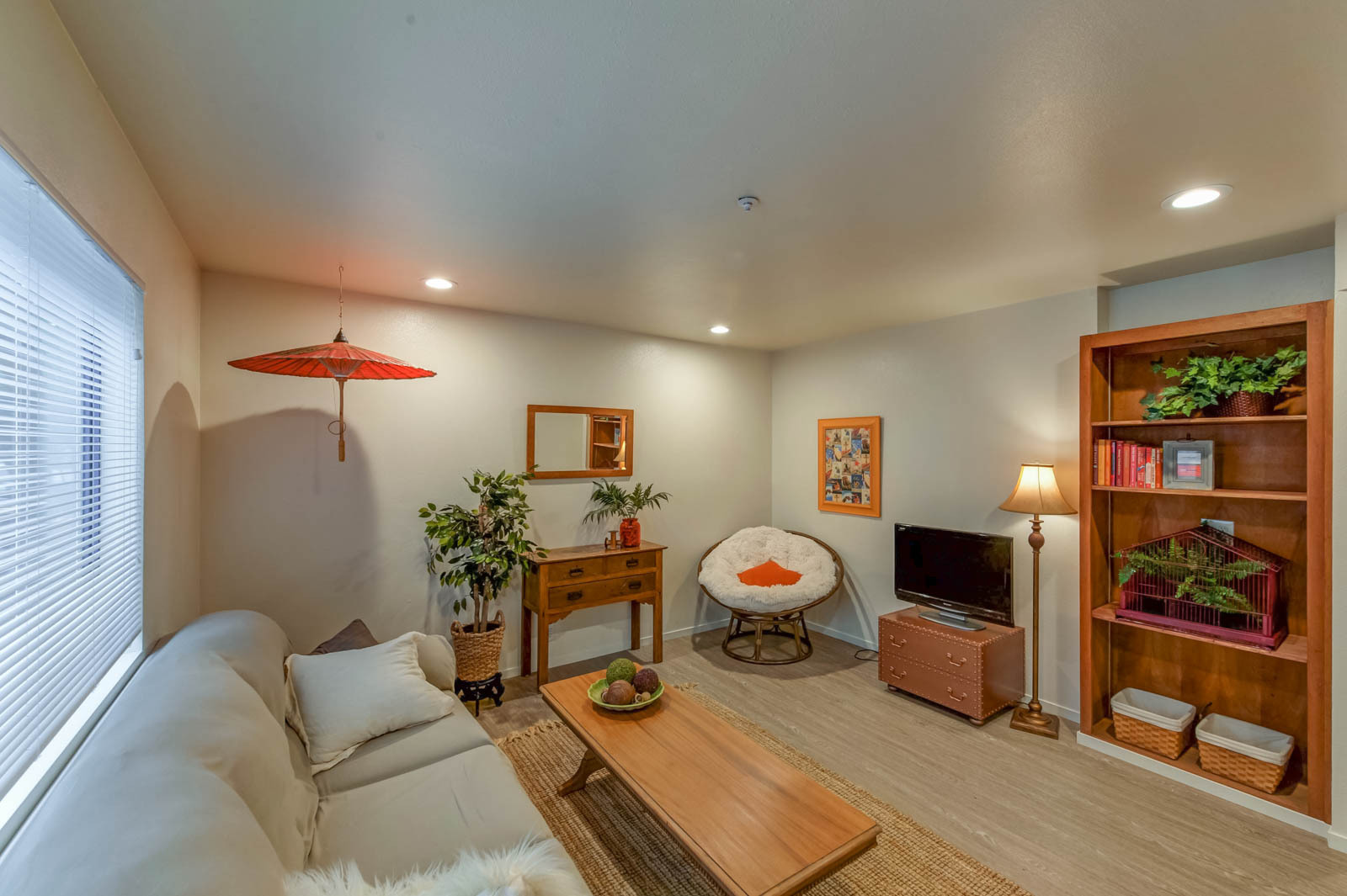 Chico Apartment: 647 W 2nd Ave