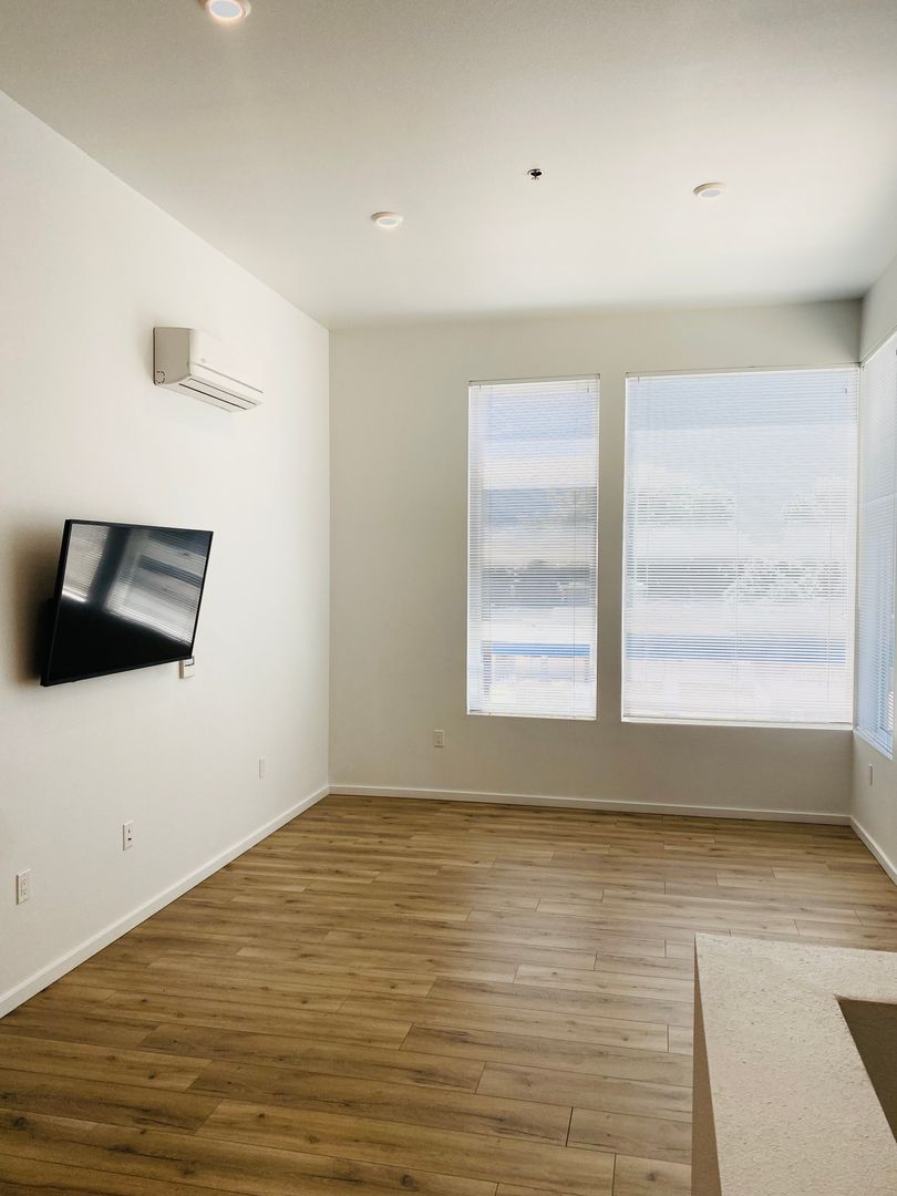 Chico Apartment: 1033 W 5th Street