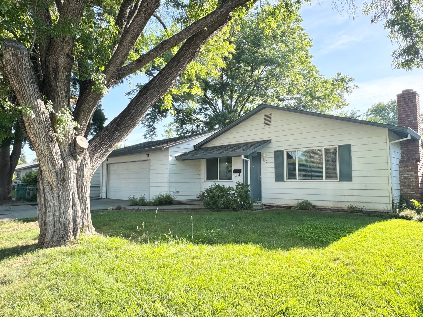 Chico House: 860 Inyo Street