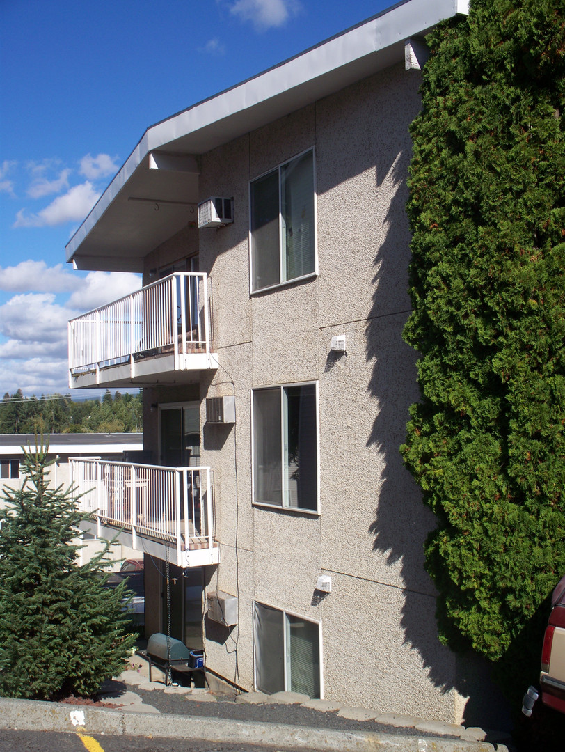 Moscow Apartment: 215 E Henley St.