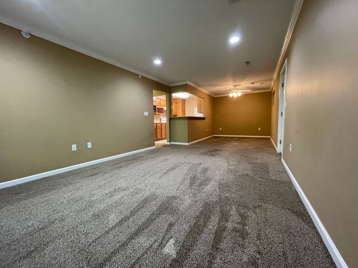 Cape Girardeau Apartment: 2037-2097 Pear Tree Court