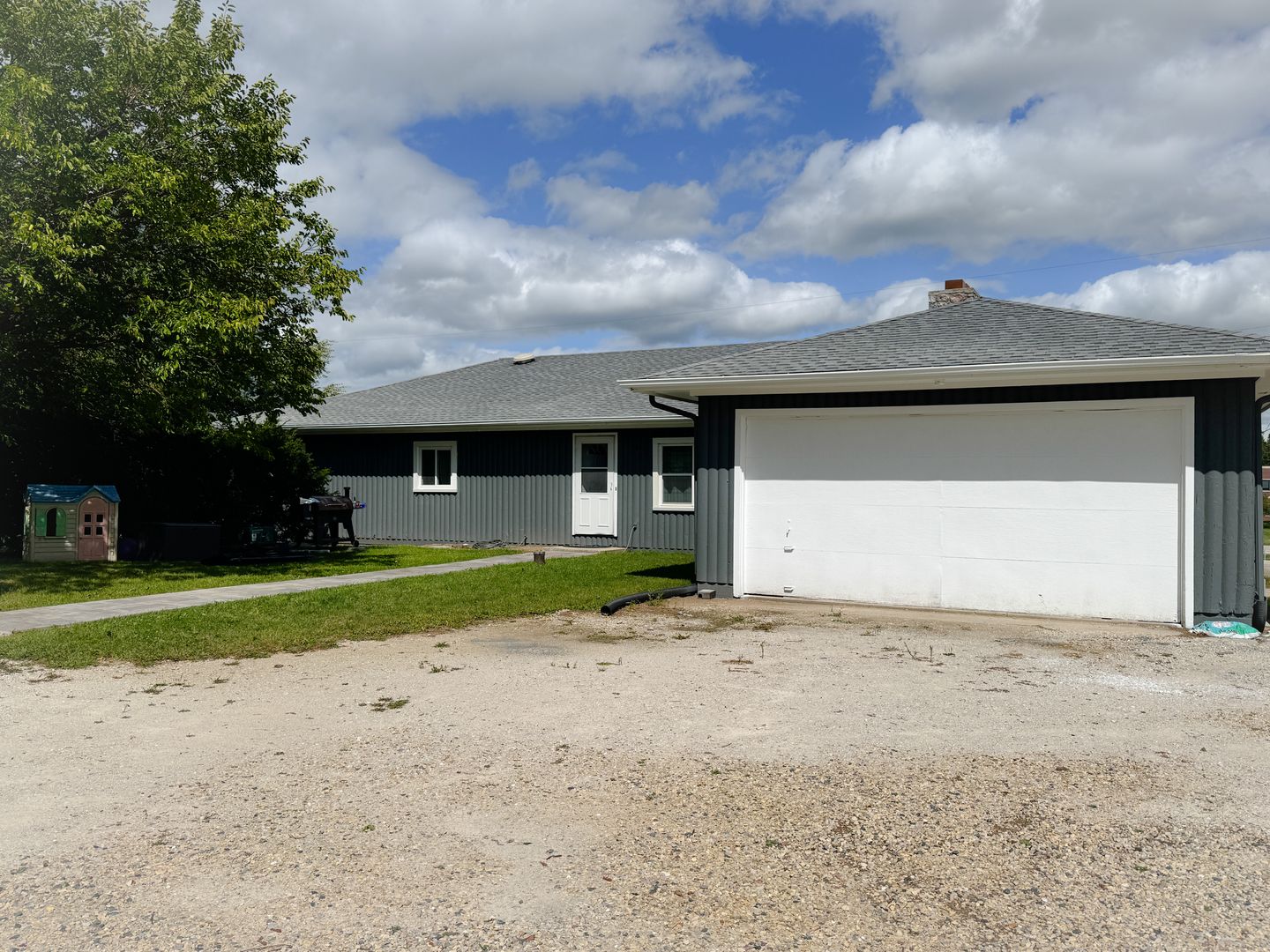 Germantown Apartment: W210N11785 Hilltop Dr