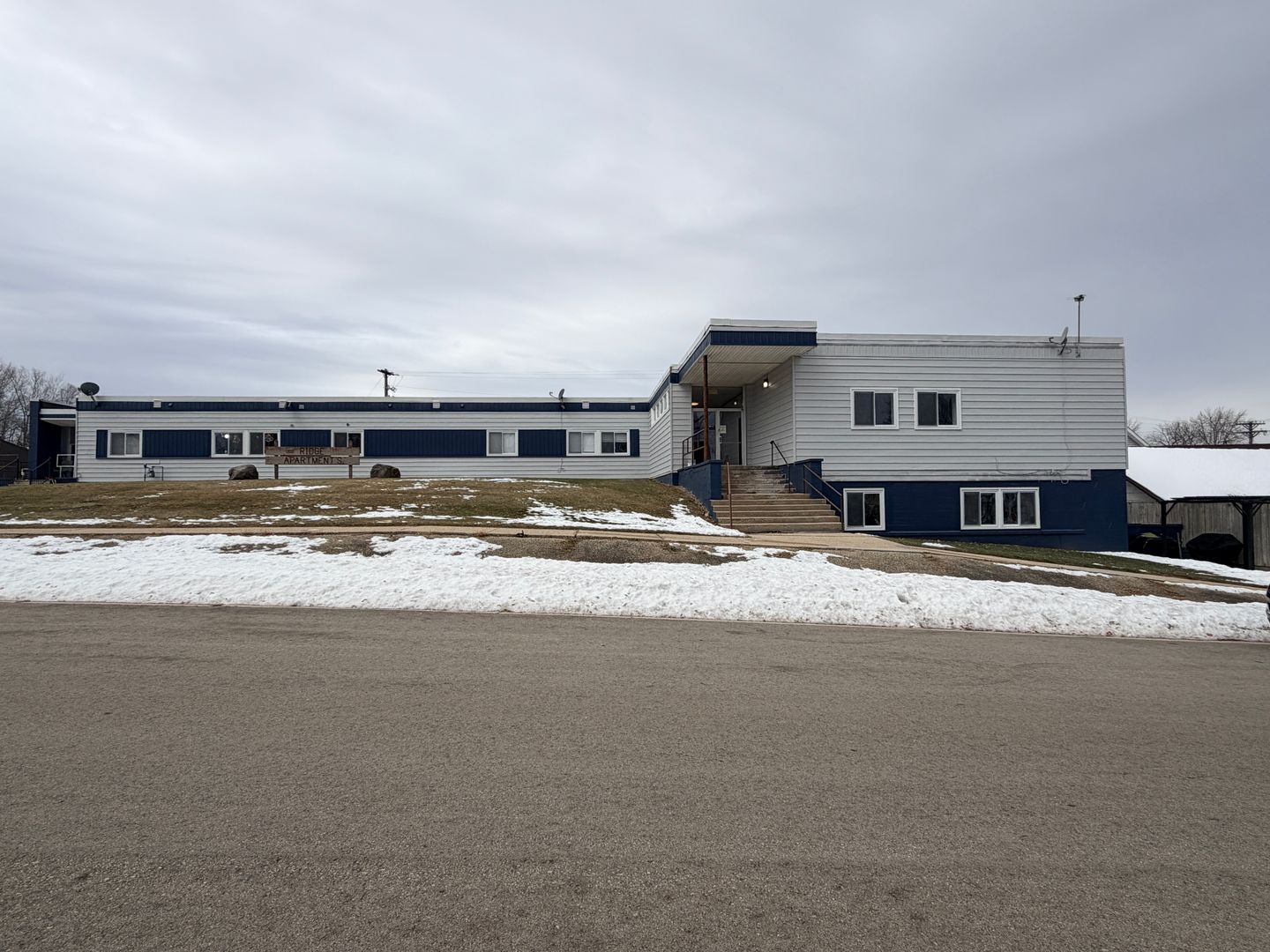 Hustisford Apartment: 253 S Ridge St