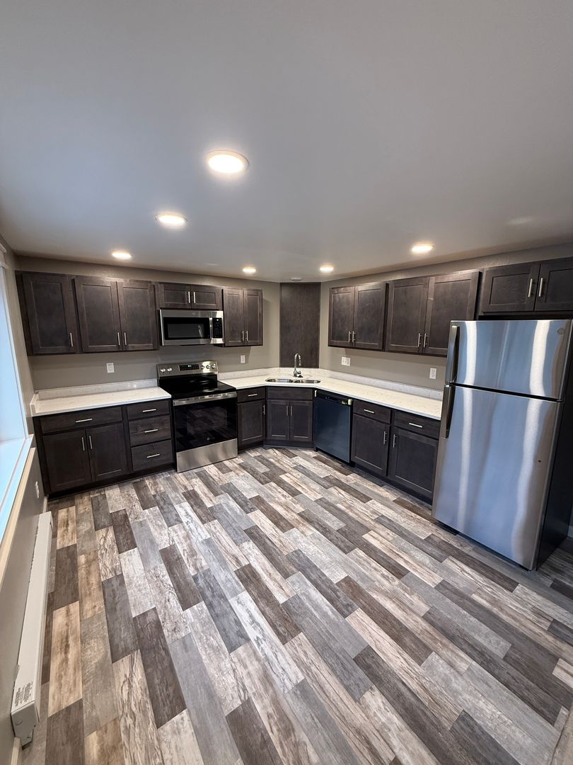 Brillion Apartment: 710 Harvest Dr