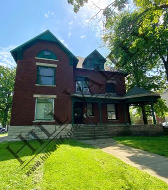 Large Two Bedroom Apt, Close to Campus/Downtown – photo 1