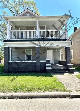 One Bedroom Upper, Close to Campus – photo 1