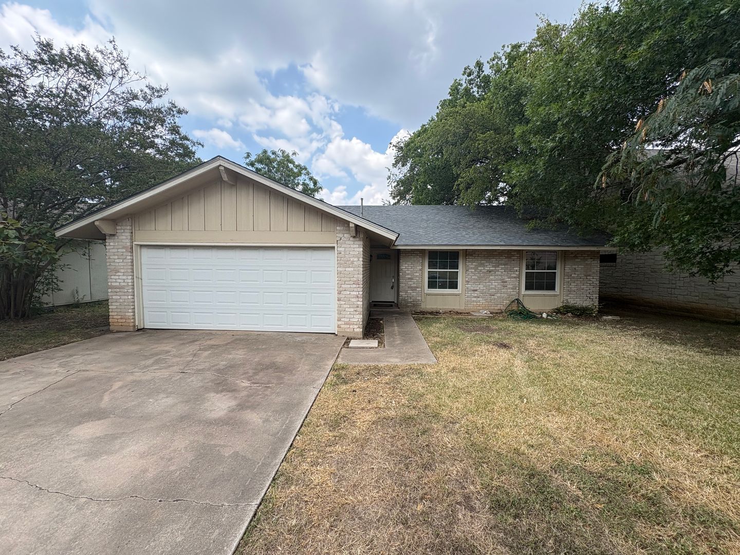 Austin House: 10106 Missel Thrush Drive
