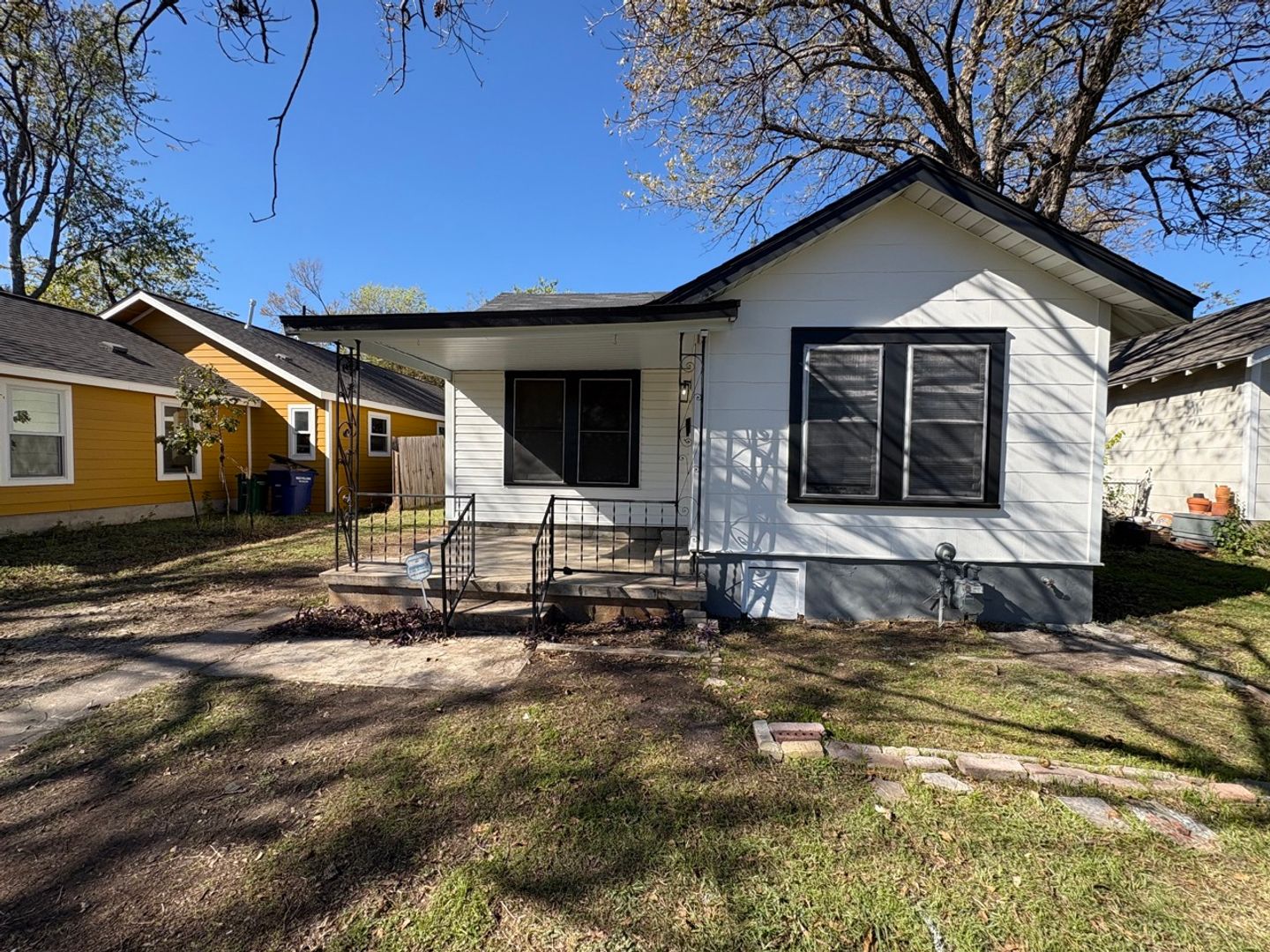 Austin House: 4620 Bennett Avenue