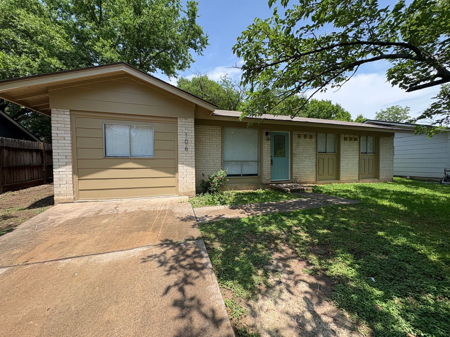 Austin House: 106 East Longspur Blvd.
