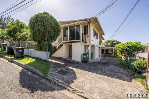 $2200 / 2 Bed / 1 Bath / 2 Parking IN KALIHI – photo 1