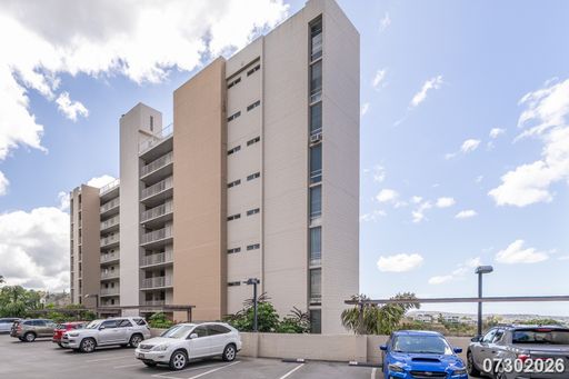 $3,000 / 2 Bed / 2 Bath / 2 Parking – Colonnade on The Green – photo 1