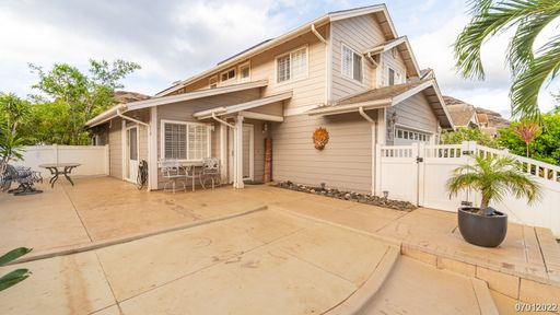 3br/2ba Home w/enclosed yard & SOLAR PANELS! PETS NEGOTIABLE – photo 1