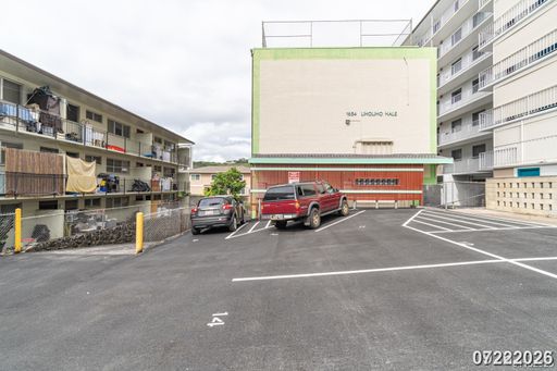 $1,850 / 1br - 522ft2 - Available Now | Upgraded & Clean with 1 reserved stall (Makiki, Honolulu) Liholiho Street, Honolulu, HI 96822 – photo 1