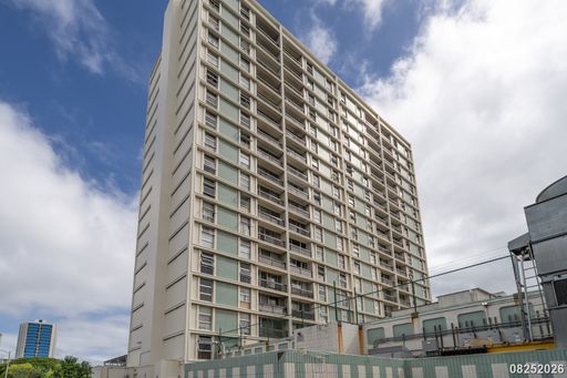 $3,000/ 2 Bed / 1 Bath / 1 Parking – Furnished – Liliha Square, Honolulu Available for Immediate Occupancy – photo 1