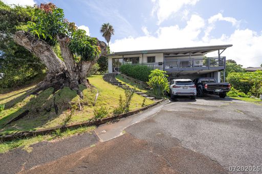 Rarely Available 3BA/2BA/3-4 Pkg SF in Aiea Heights
