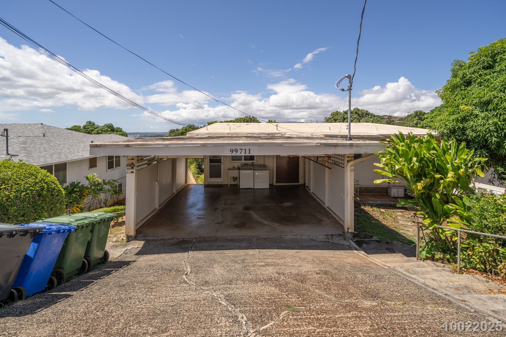 Aiea House: 99-711 Halawa Dr