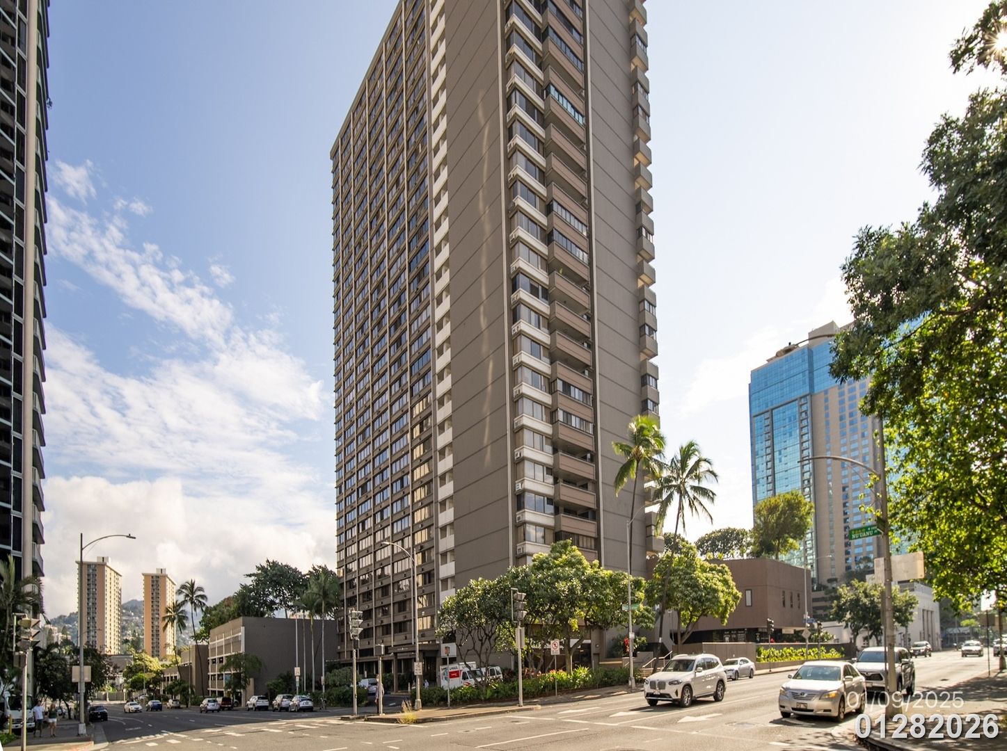 Honolulu Condo: 1255 Nuuanu Ave. #E407