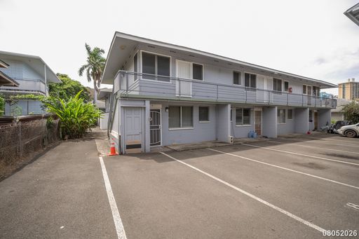 $1,850 / 1br - 1 BED 1 BATH APARTMENT IN NUUANU GARDEN – photo 1