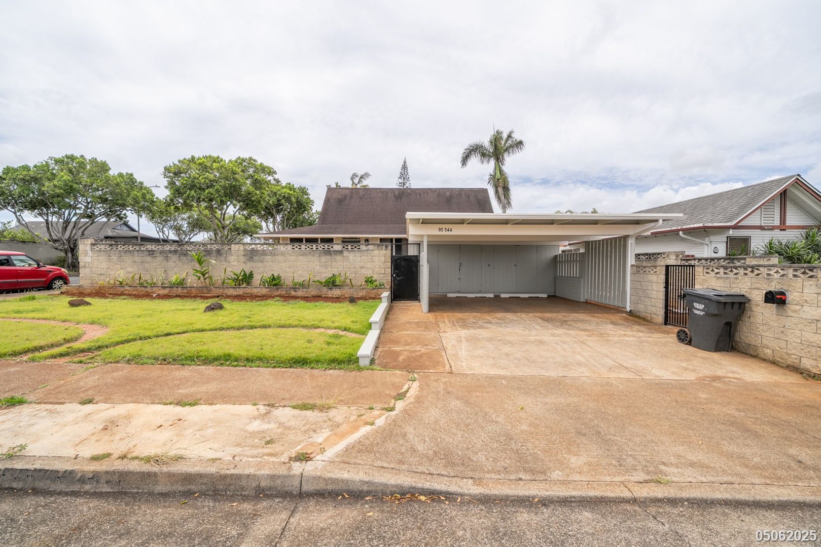 Mililani House: 95-544 Naholoholo St