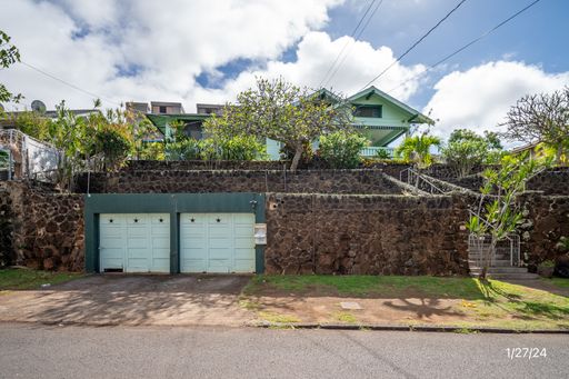 $4,795 / 2BR + Storage Room • 3BA • 2,194 SF – Classic Punchbowl Main Home with Ocean, City & Mountain Views – photo 1