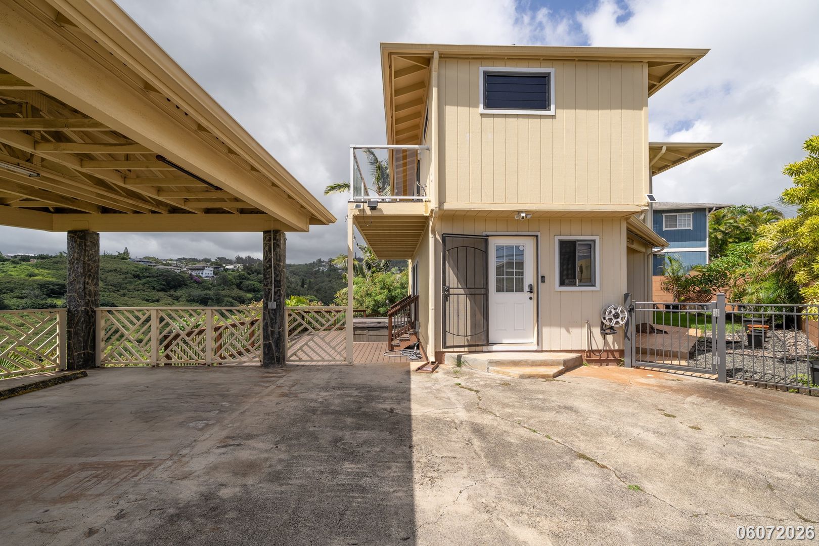 Aiea House: 99-1106 Halawa Heights Road #A