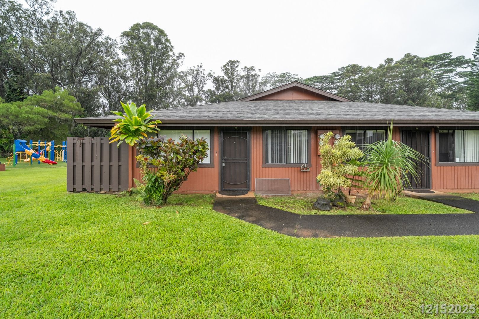 Wahiawa House: 2069 California Ave #17C