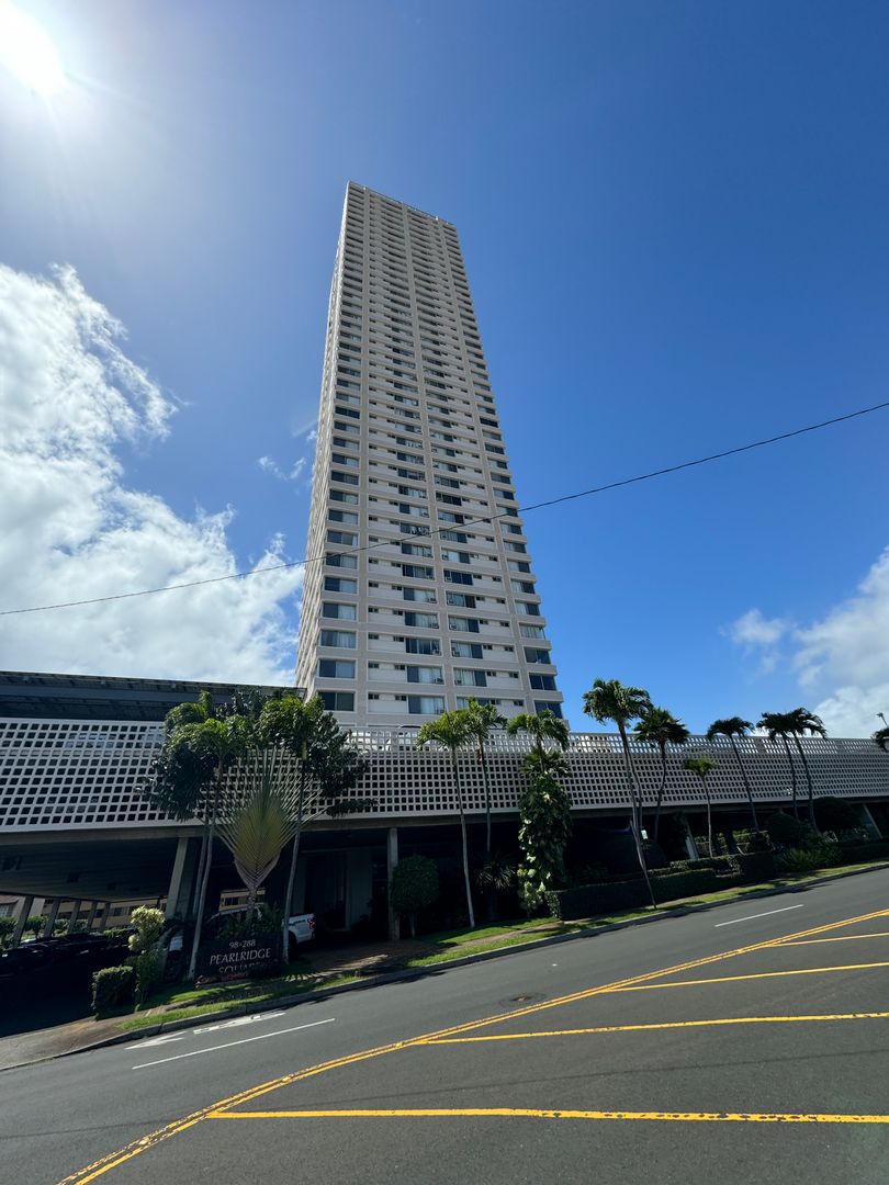 Aiea Condo: 98-288 Kaonohi St. #3201
