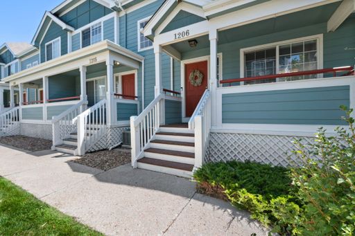 COMING SOON! 2-Bedroom Townhouse with Updated Modern Finishes! – photo 1
