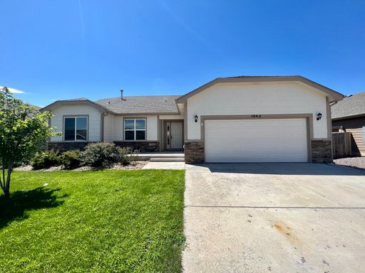 Super Clean 3-Bed House in Greeley! – photo 1
