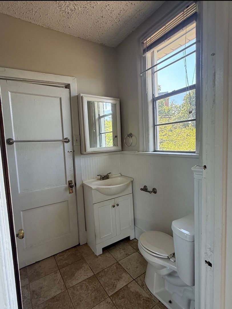 Historic and Charming 2br with view of the Park, Great Location 10 of 10