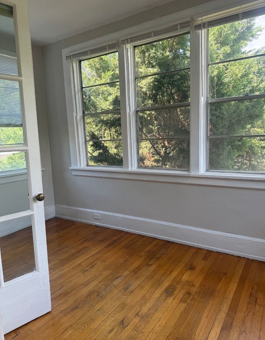 Historic and Charming 2br with view of the Park, Great Location 5 of 10