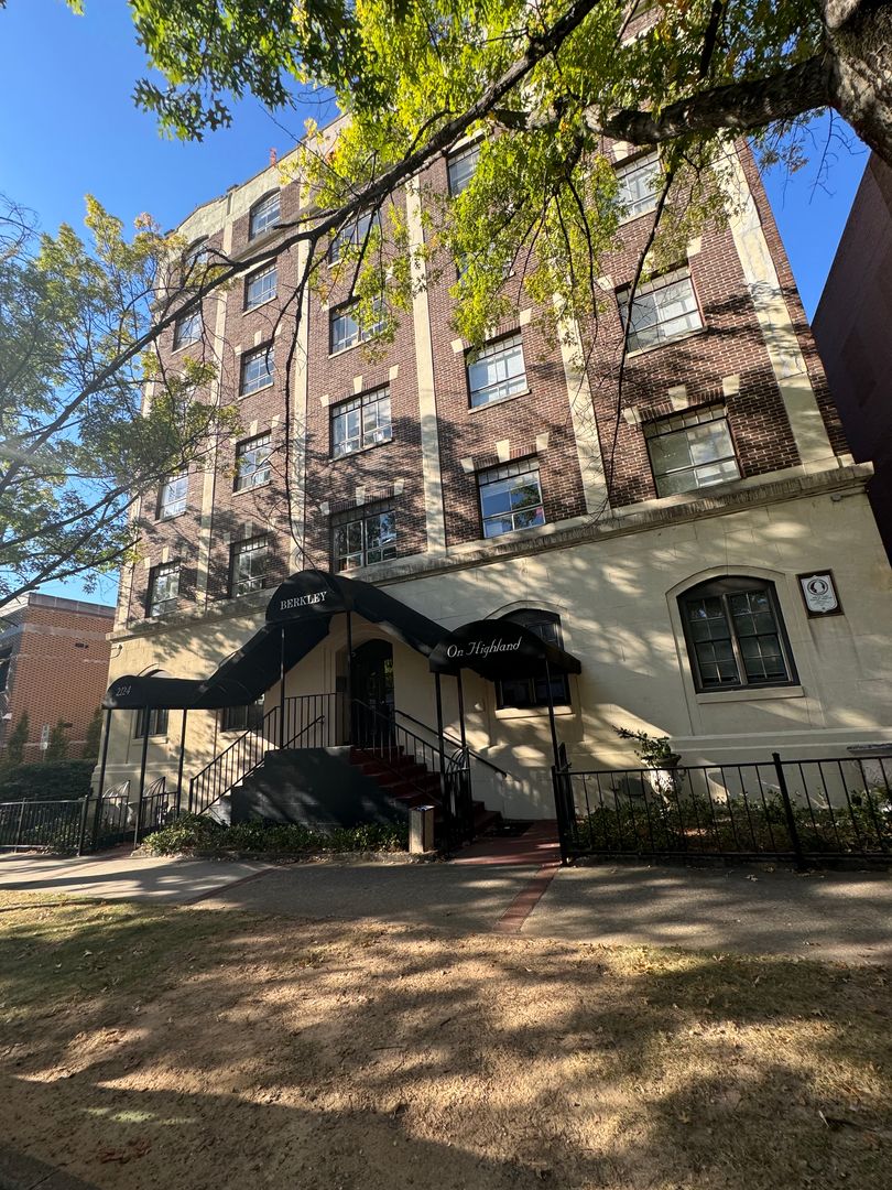 Birmingham Apartment: 2124 Highland Ave South