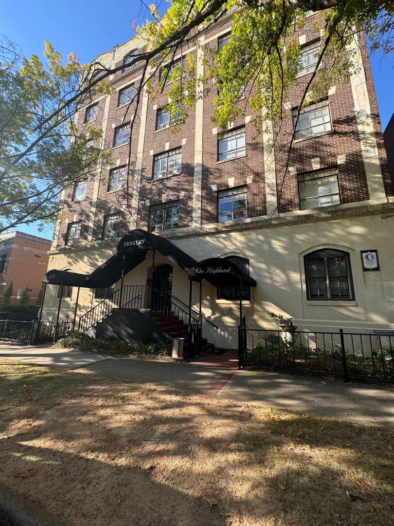 Birmingham Apartment: 2124 Highland Ave South