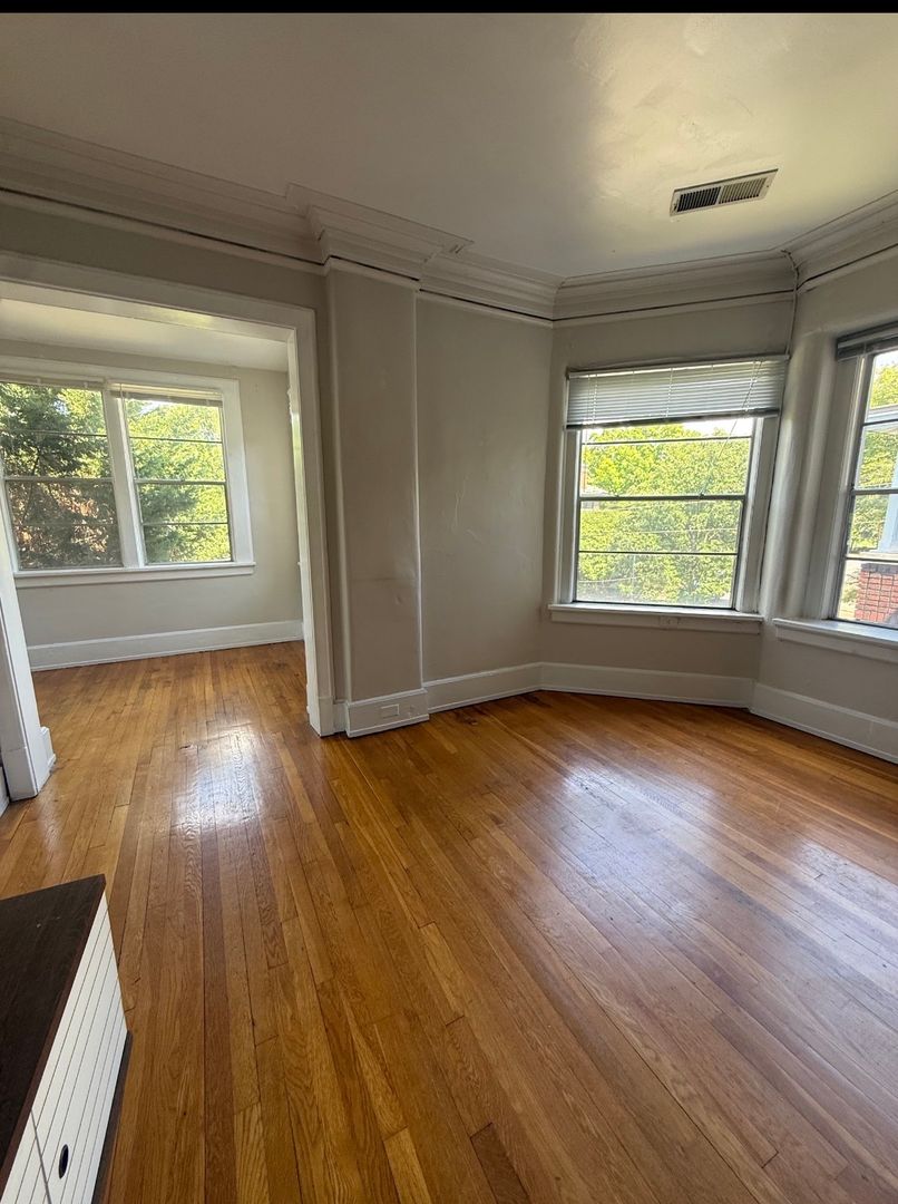 Historic and Charming 2br with view of the Park, Great Location 3 of 10
