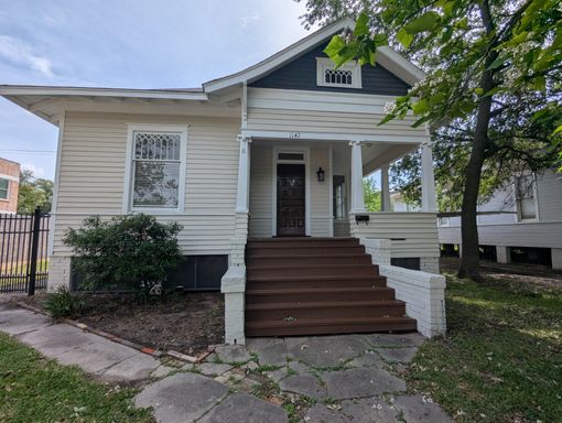 1142 Yale – photo 1