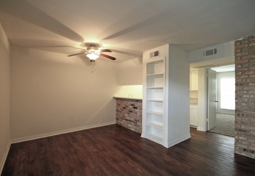 Upstairs Corner Unit Overlooking Heights Blvd. and White Oak – photo 1