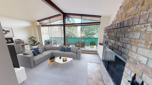 BRIGHT TOP FLOOR APARTMENT IN THE NORTH END OF GREENWOOD! LIVE CLOSE TO CARKEEK PARK! – photo 1