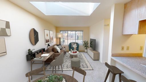 BRIGHT, TOP FLOOR 1X1 NEAR UNIVERSITY VILLAGE, RAVENNA PARK AND BURKE GILMAN TRAIL! – photo 1