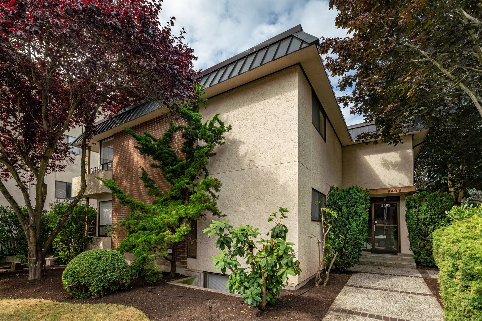 8409 5th Ave NE
