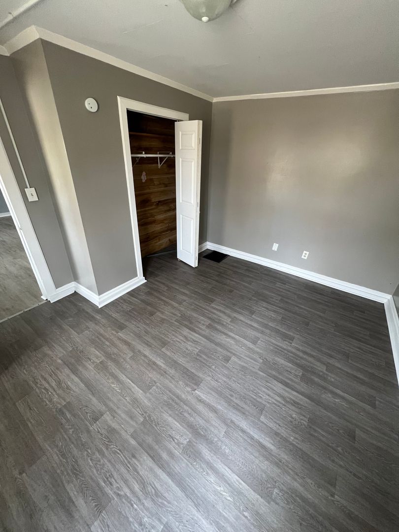 820 S. Pasfield Street 5 of 5