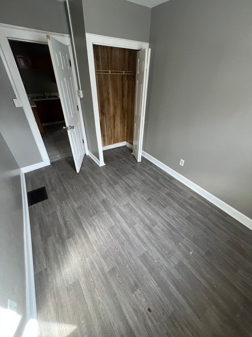 820 S. Pasfield Street 3 of 5