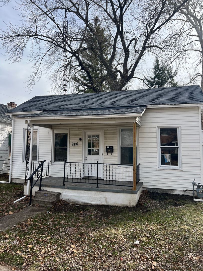 820 S. Pasfield Street 1 of 5