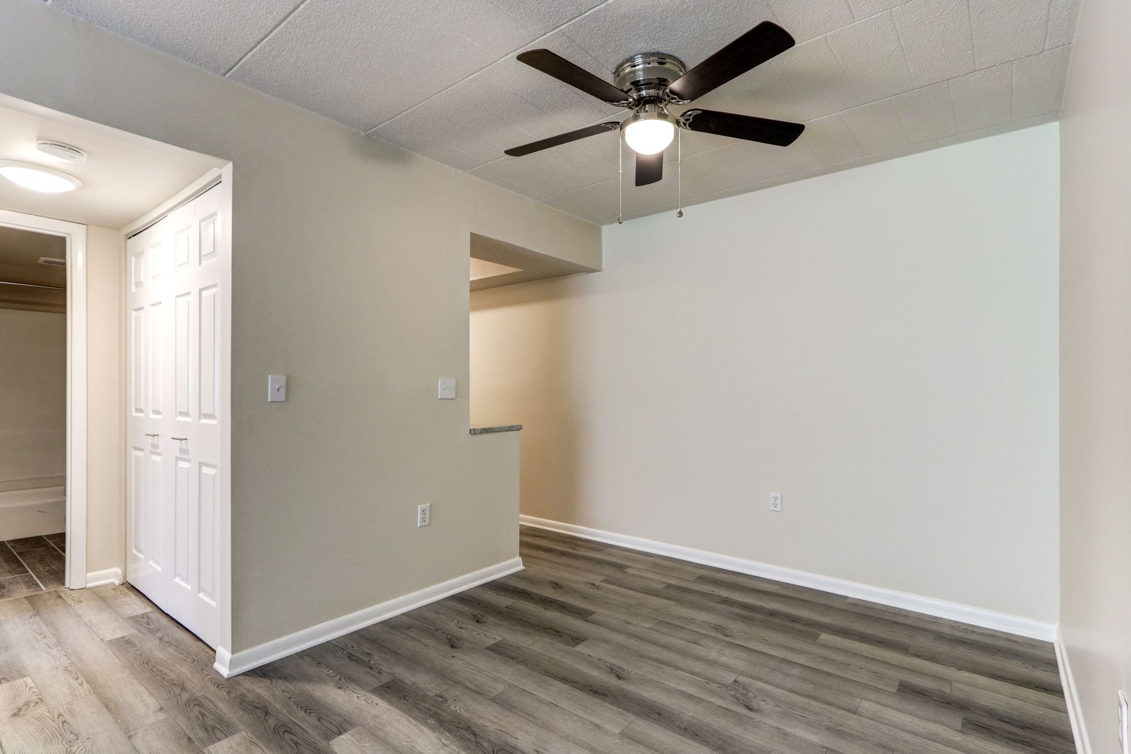 Pittsburgh Apartment: 100 Garden Gate Drive