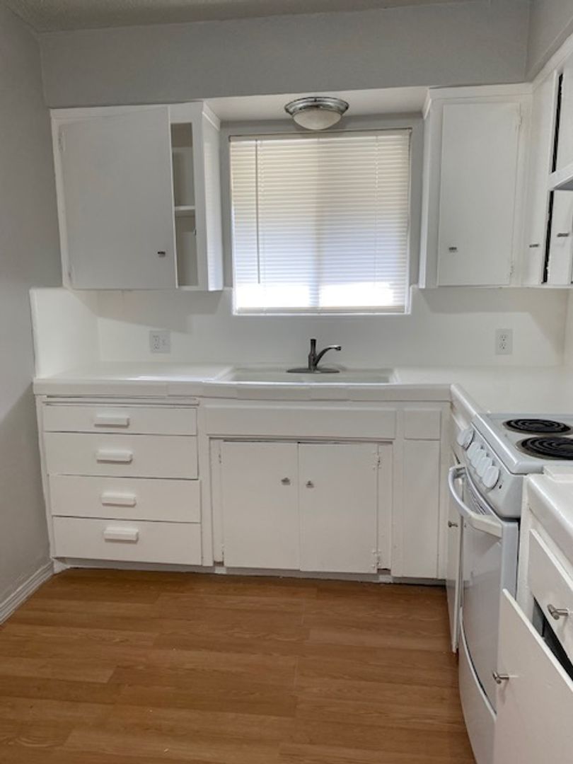 Fresno Apartment: 425-431 S Woodrow Ave